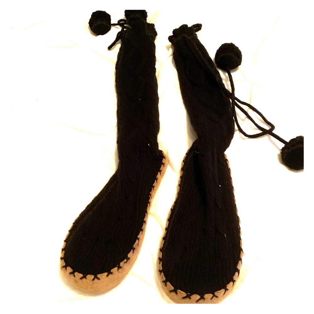 Brand New PINK Victoria Secret Size 7/8 Slippers